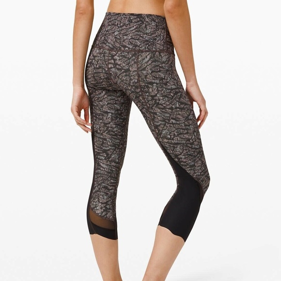 Lululemon Wunder Under High-Rise 23” Scalloped Leggings - Picture 3 of 6